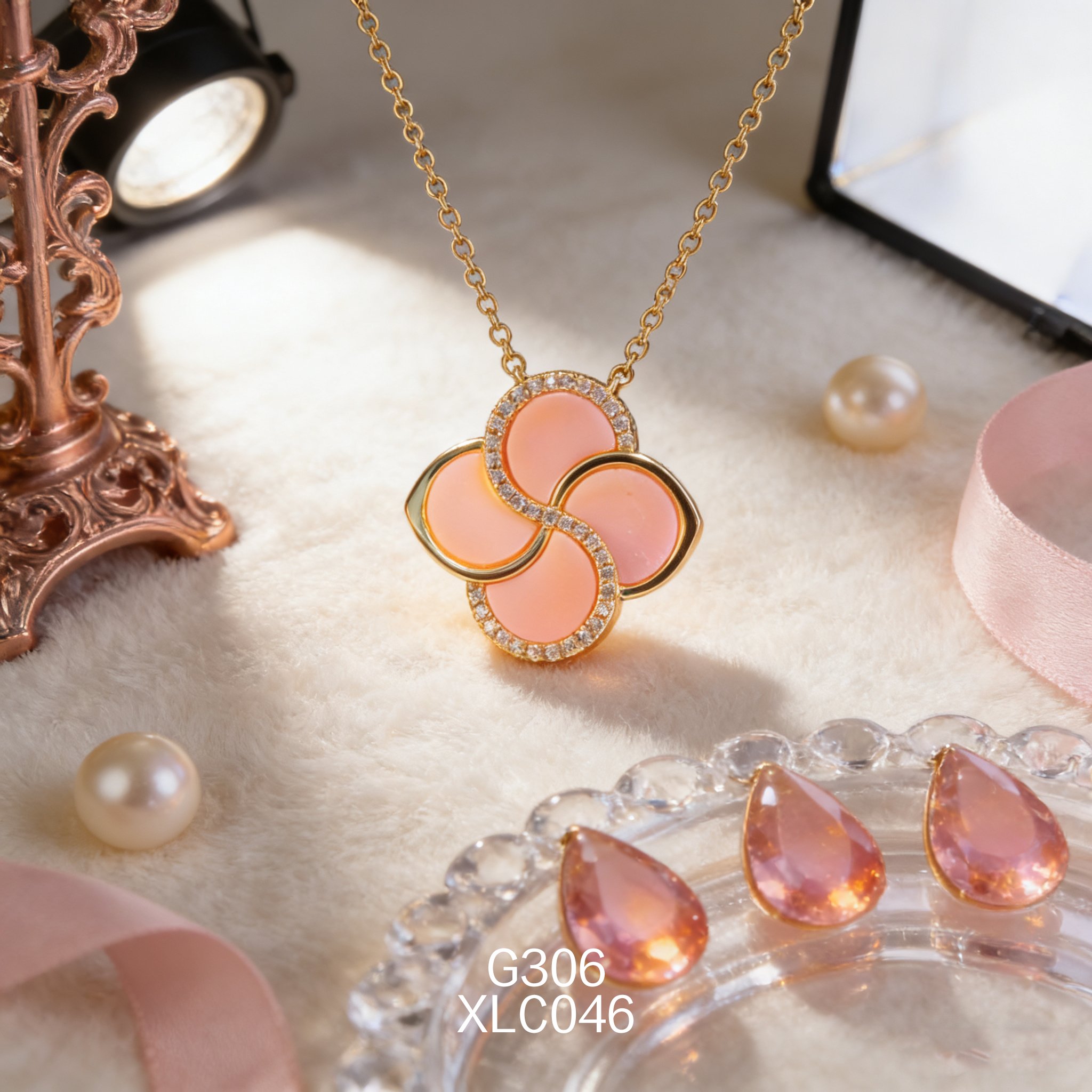 电镀黄金锆石四叶草女皇贝项链