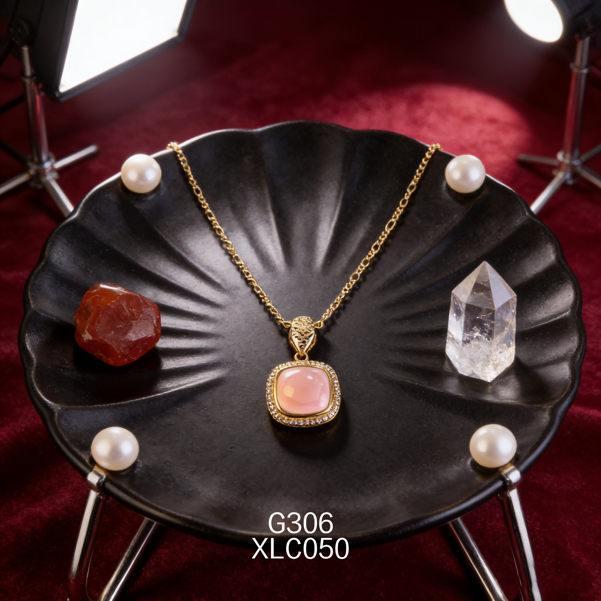 电镀黄金 11 x 11mm 正方女皇项链