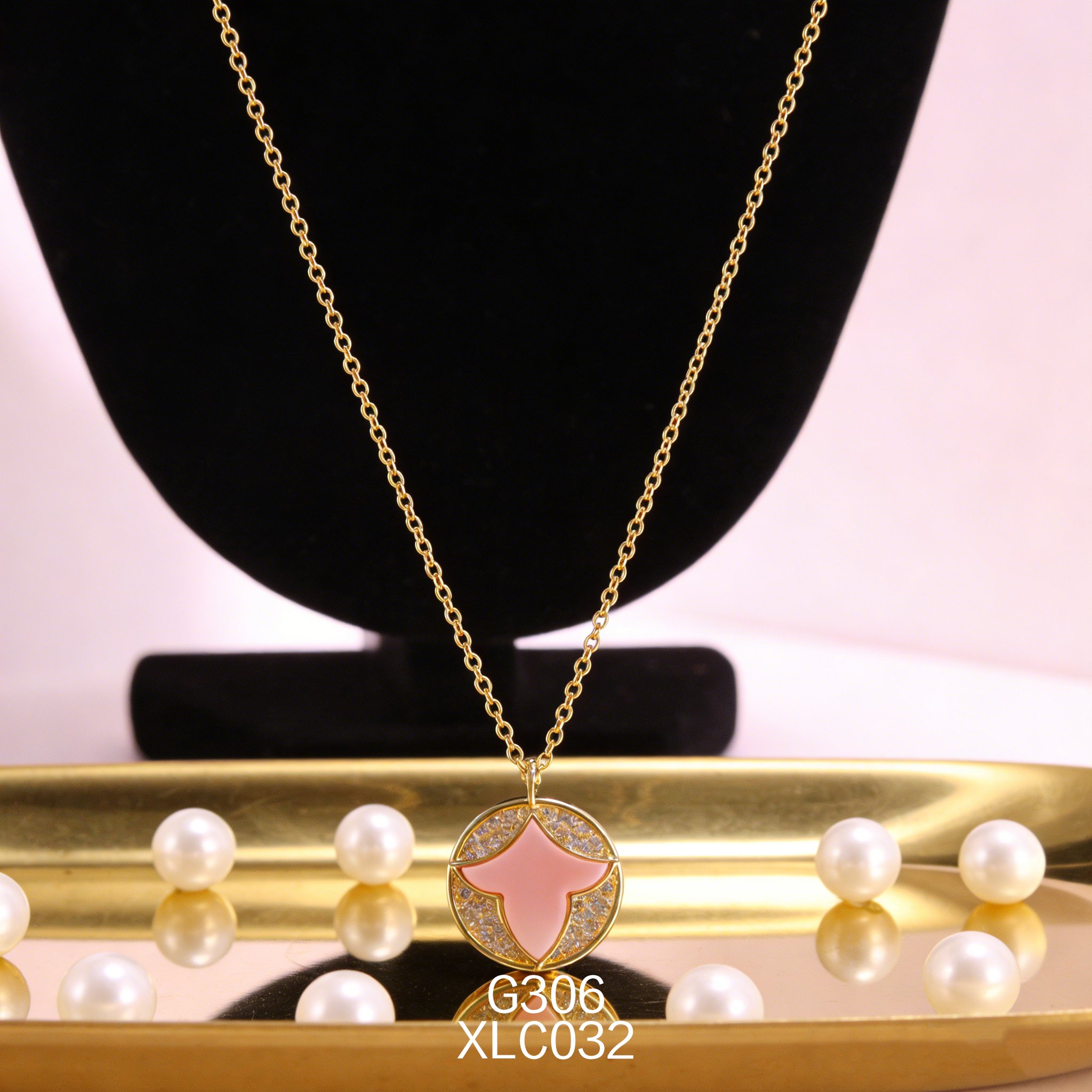 电镀黄金锆石三瓣女皇贝项链