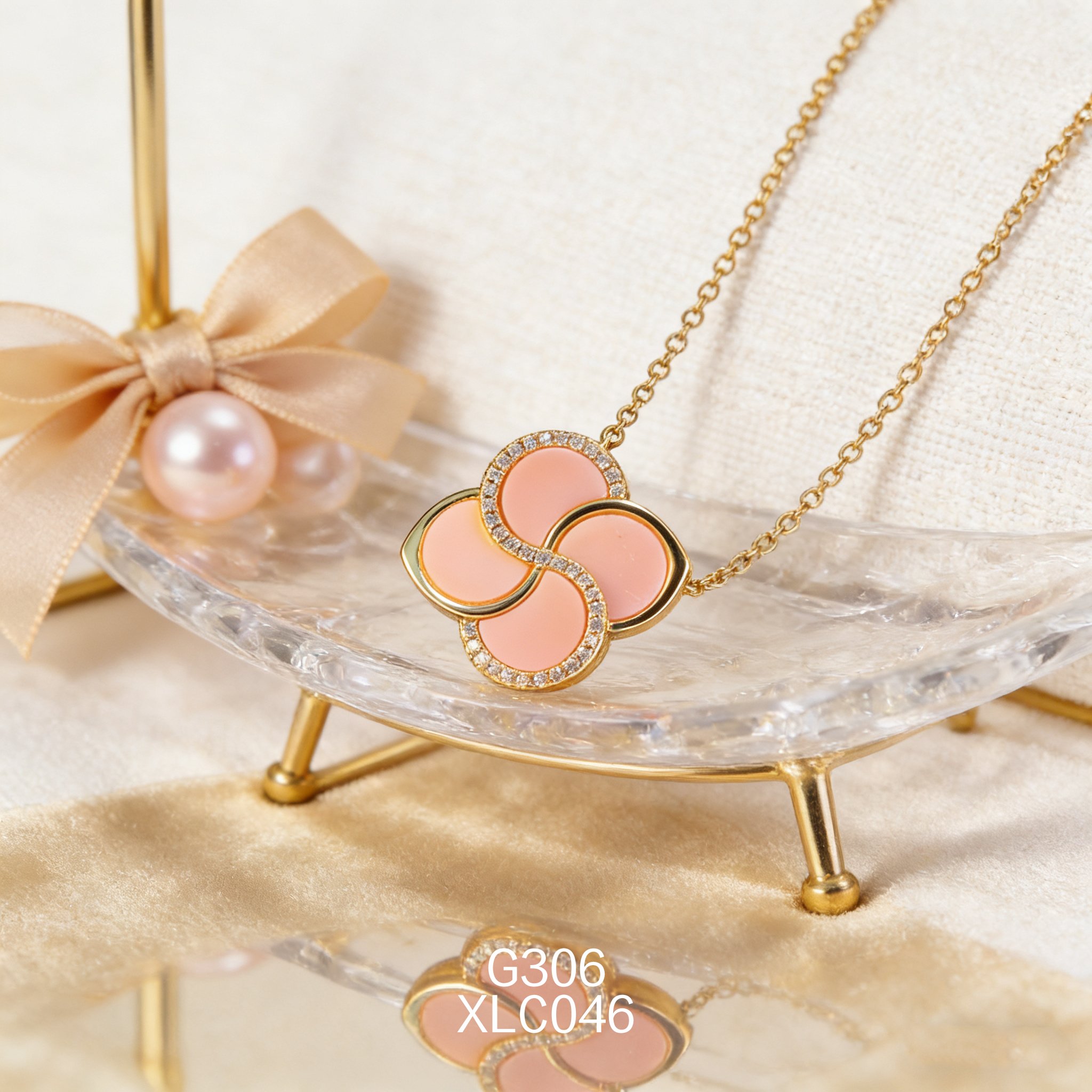 电镀黄金锆石四叶草女皇贝项链