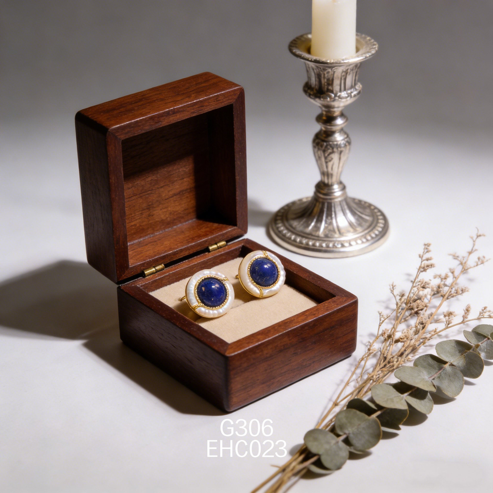 电镀黄金 10mm 青金石 + 白贝耳环