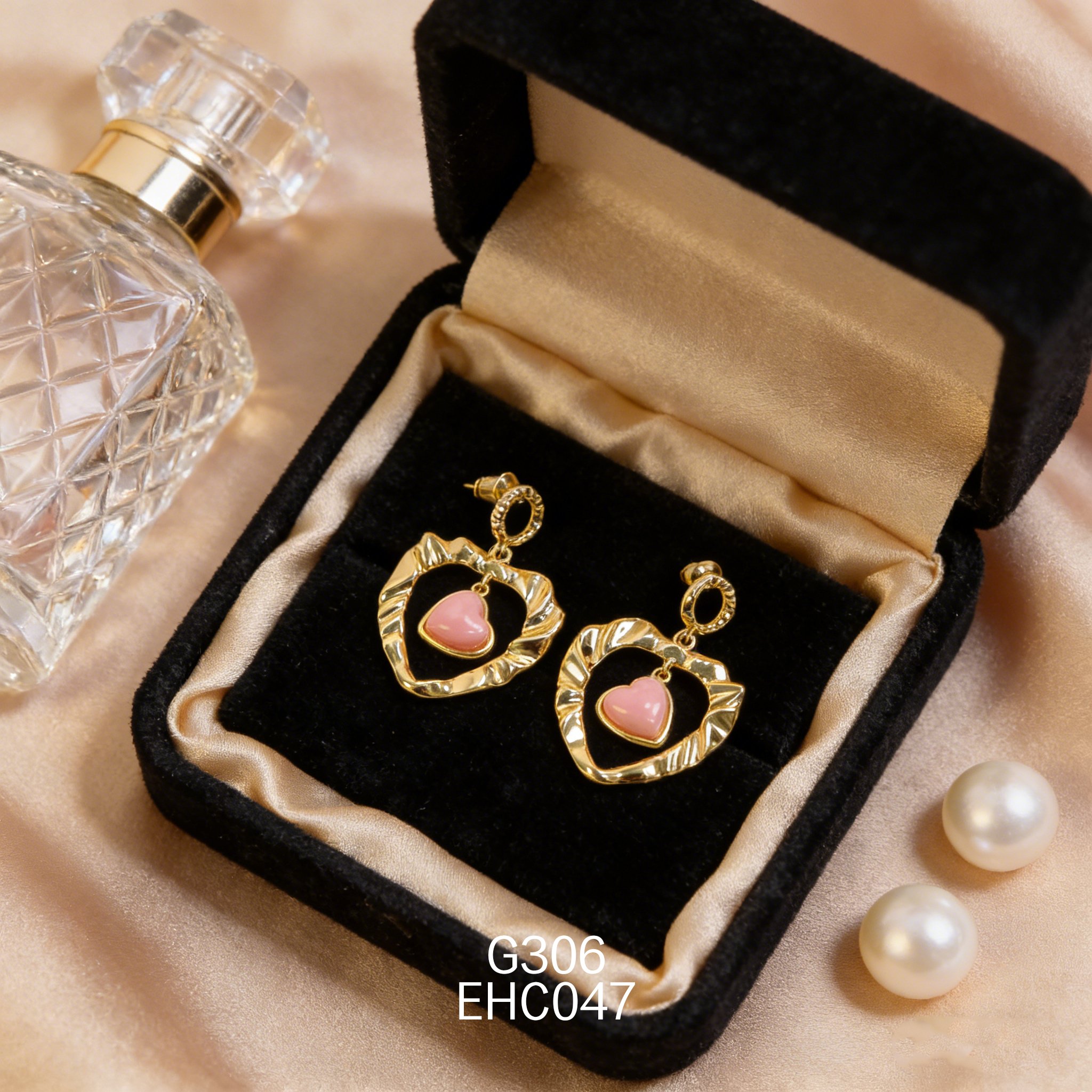 电镀黄金女皇贝耳环