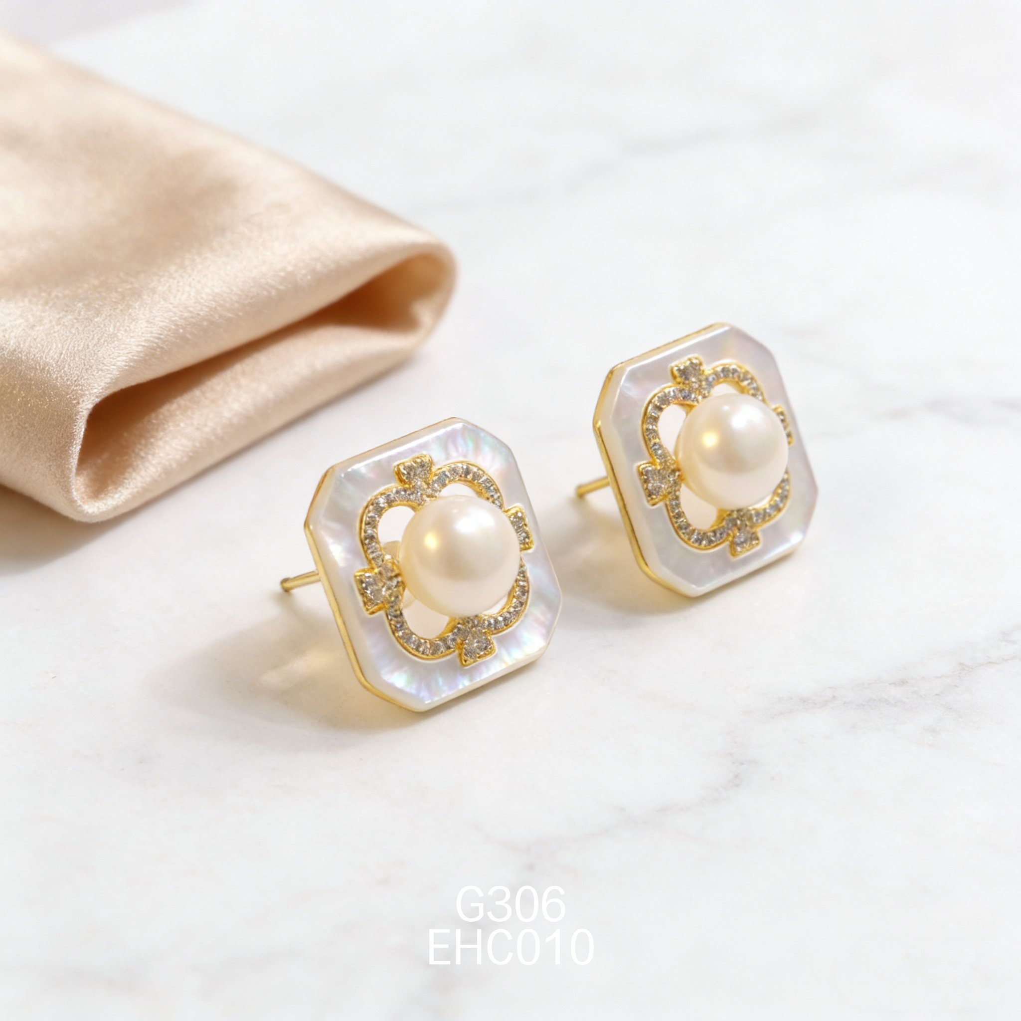 电镀黄金白贝 18ｘ18mm 方块珍珠耳环