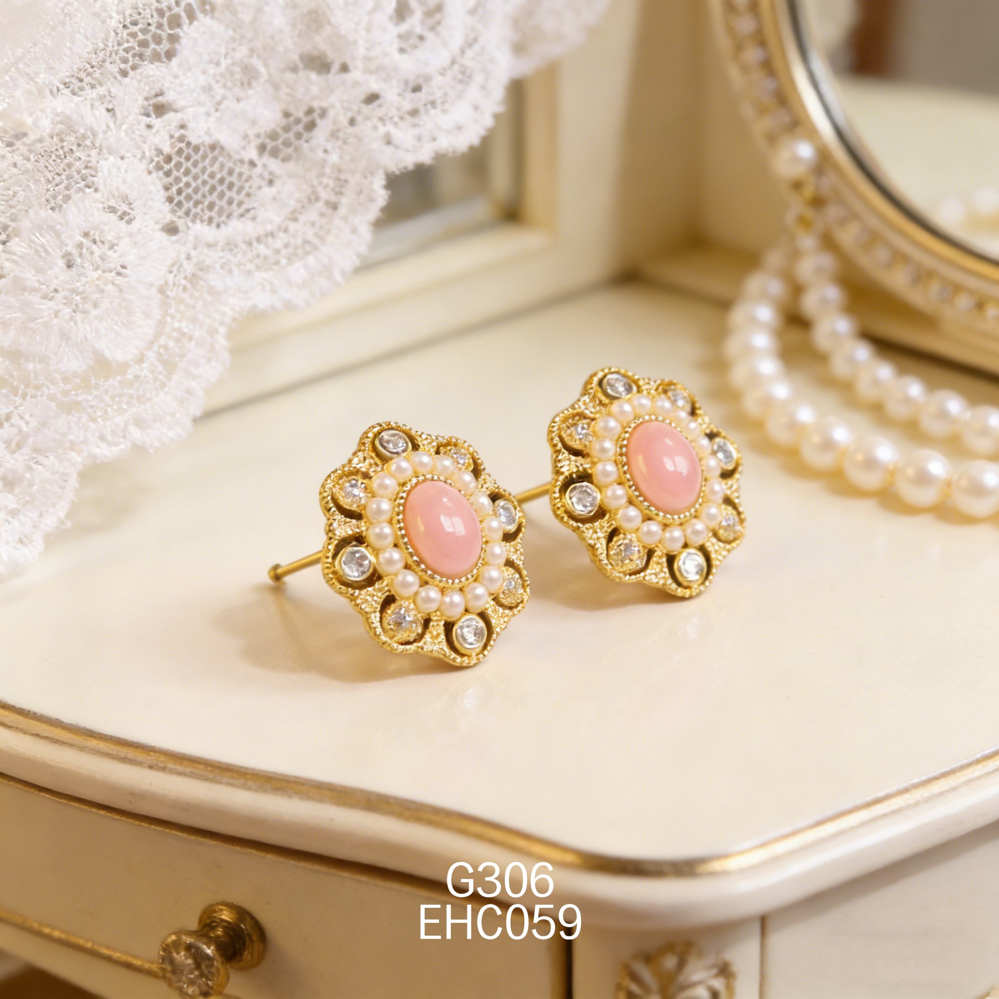 电镀黄金 6 x 8mm 女皇贝耳环